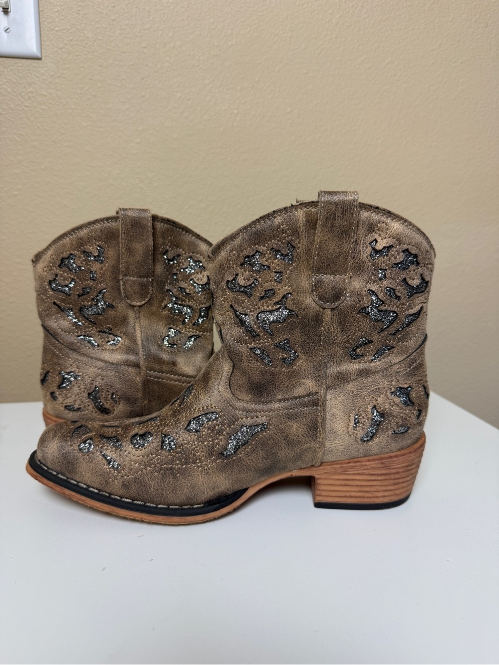 Pierre Dumas Kaylee Short Boots Size 6.5
